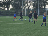 Laatste training S.K.N.W.K. JO10-1 (partijtje tegen de ouders) van woensdag 22 mei 2024 (22/133)